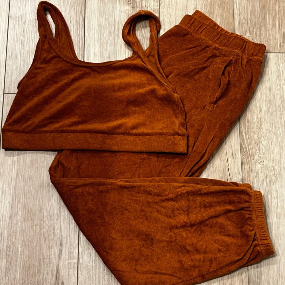 Aerie Rust Sports Bra and Joggers Set